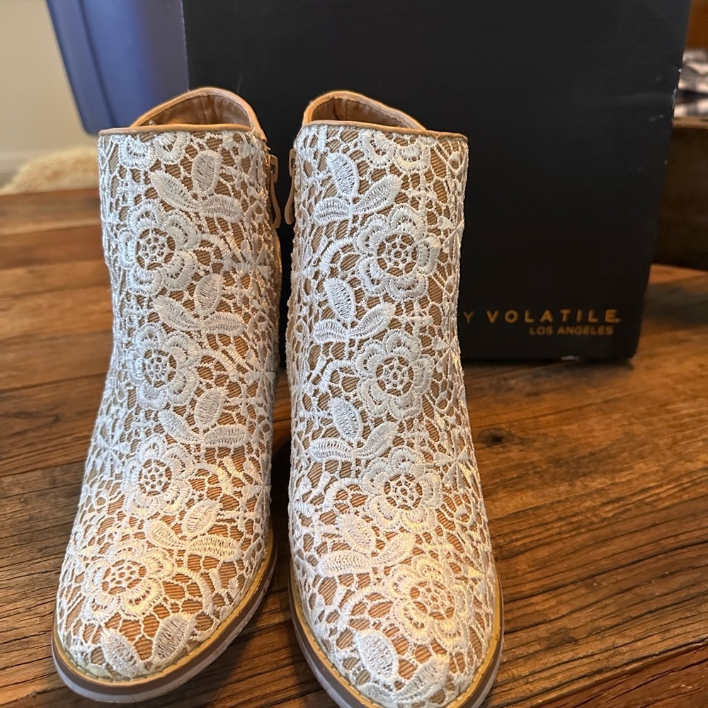 Very Volatile Lace Wedge Boots - White and Tan - Picture 2 of 10